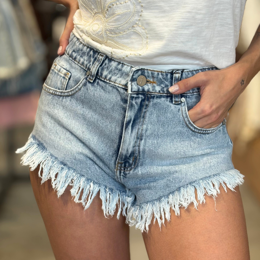 SHORT PINELI